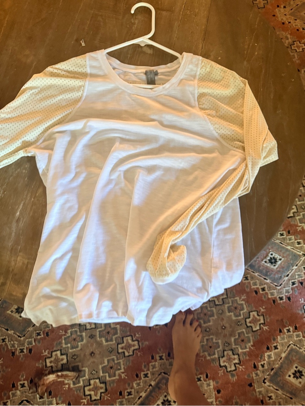 Sweaty Betty White Tee with Cream Mesh Sleevesxl